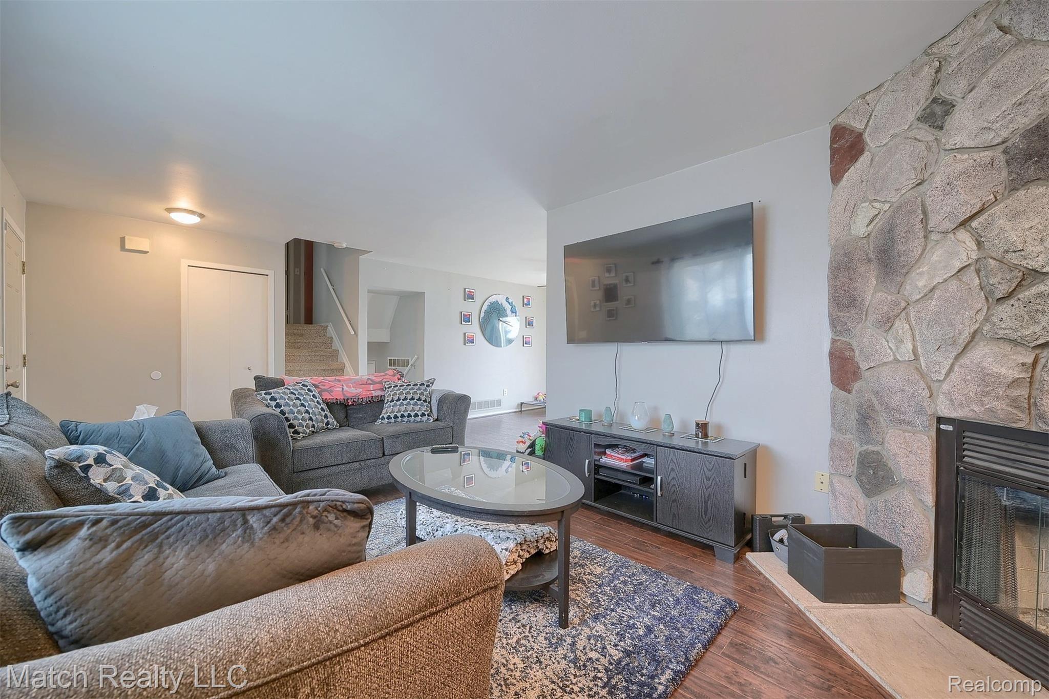 271 North Willard Road Canton, MI 48187 - Photo 6 of 31 6-Great-Room-2nd-View.jpg
