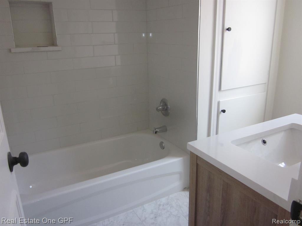 1878 Prestwick Road Grosse Pointe Woods, MI 48236 - Photo 25 of 35