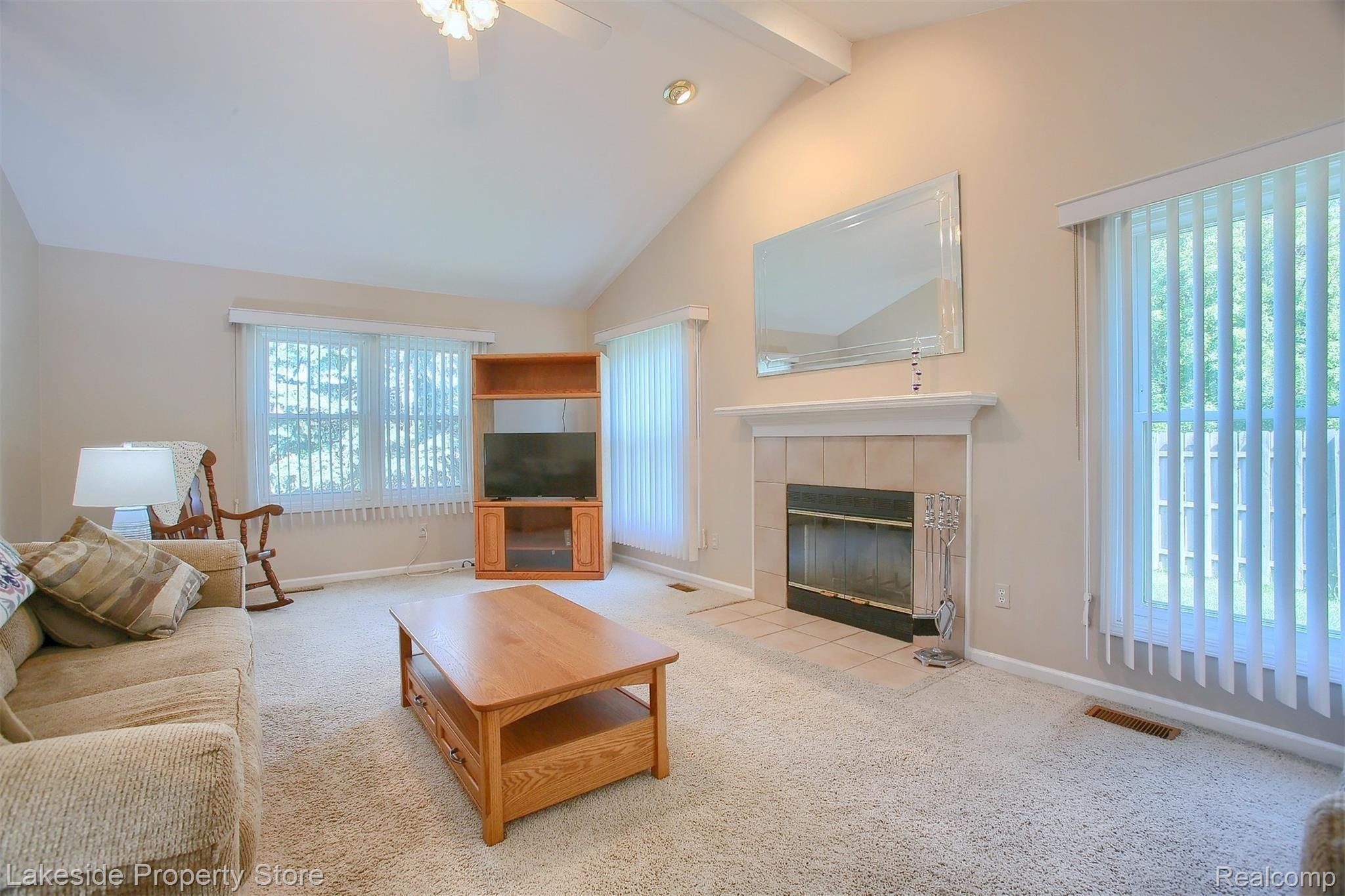 15902 Pheasant Ridge Drive Macomb, MI 48044 - Photo 3 of 24 3-Great-Room.jpg