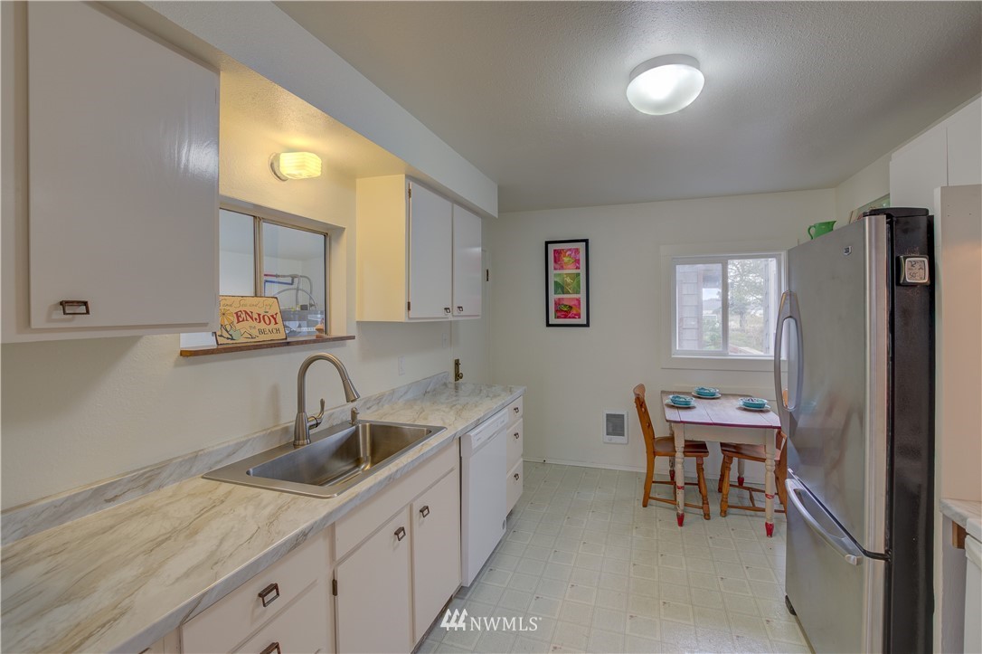 27212 Sandridge Road Ocean Park, WA 98640 - Photo 8 of 27 Gallery Image 8