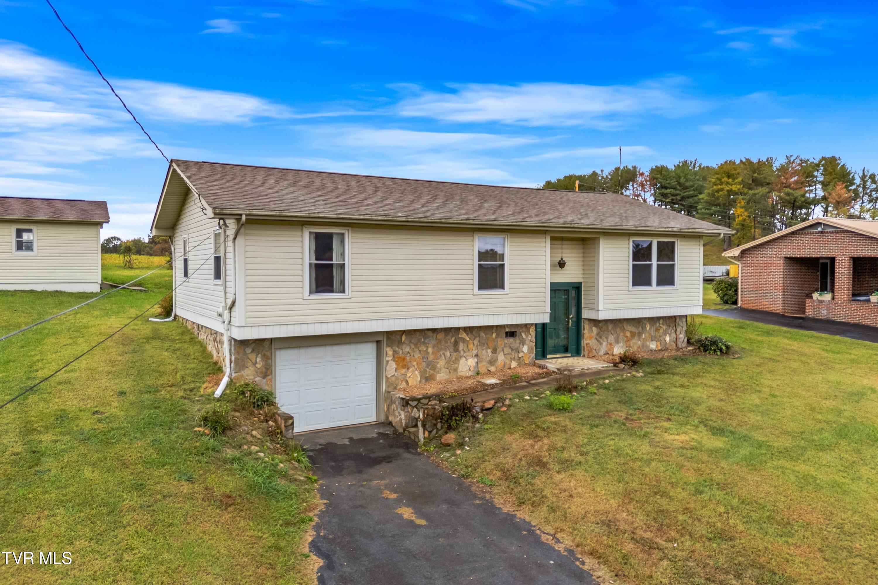 1515 Baileyton Road Greeneville, TN 37745 - Photo 3 of 31 003-1515BaileytonRoad-Greeneville-TN-377