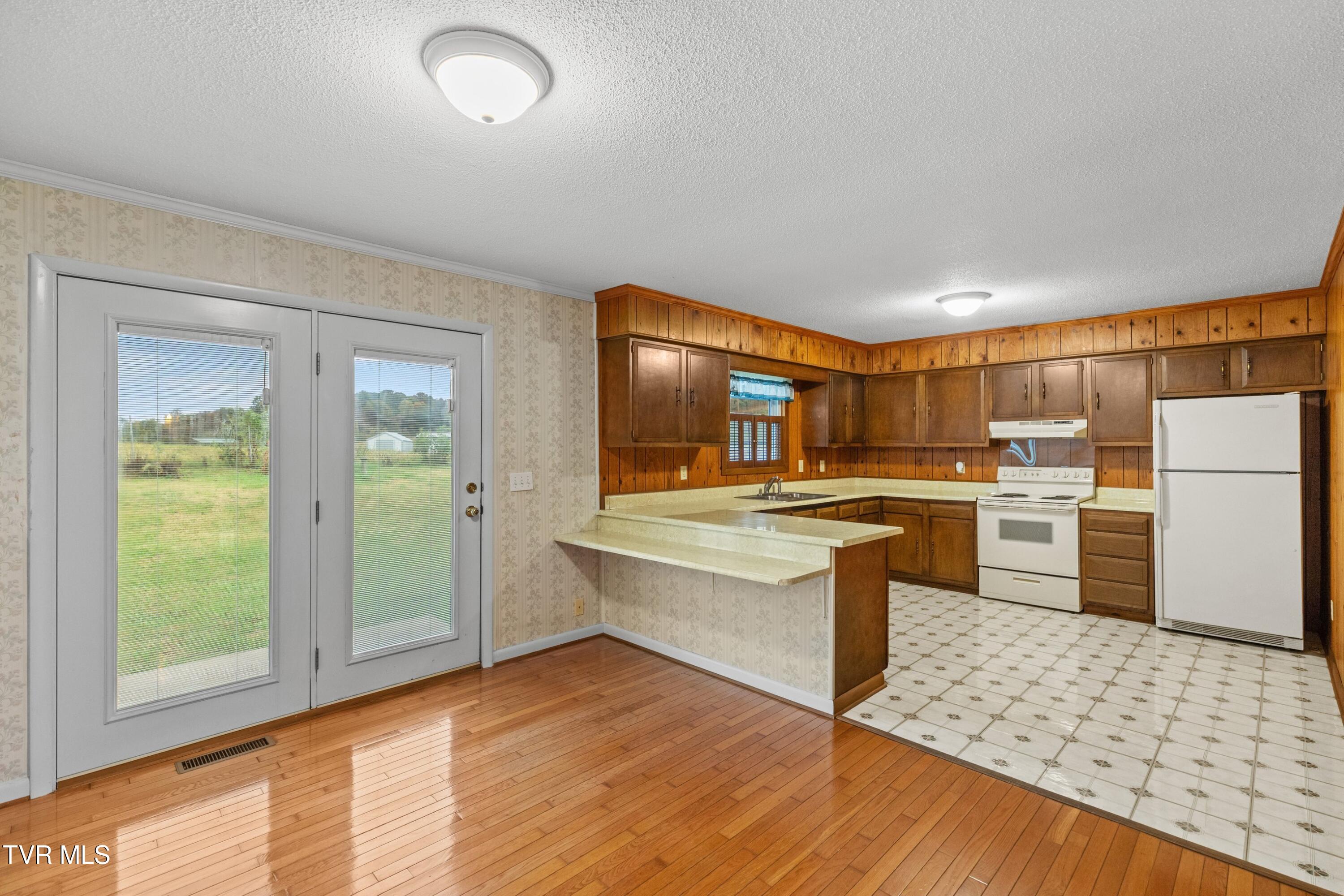 1515 Baileyton Road Greeneville, TN 37745 - Photo 8 of 31 008-1515BaileytonRoad-Greeneville-TN-377
