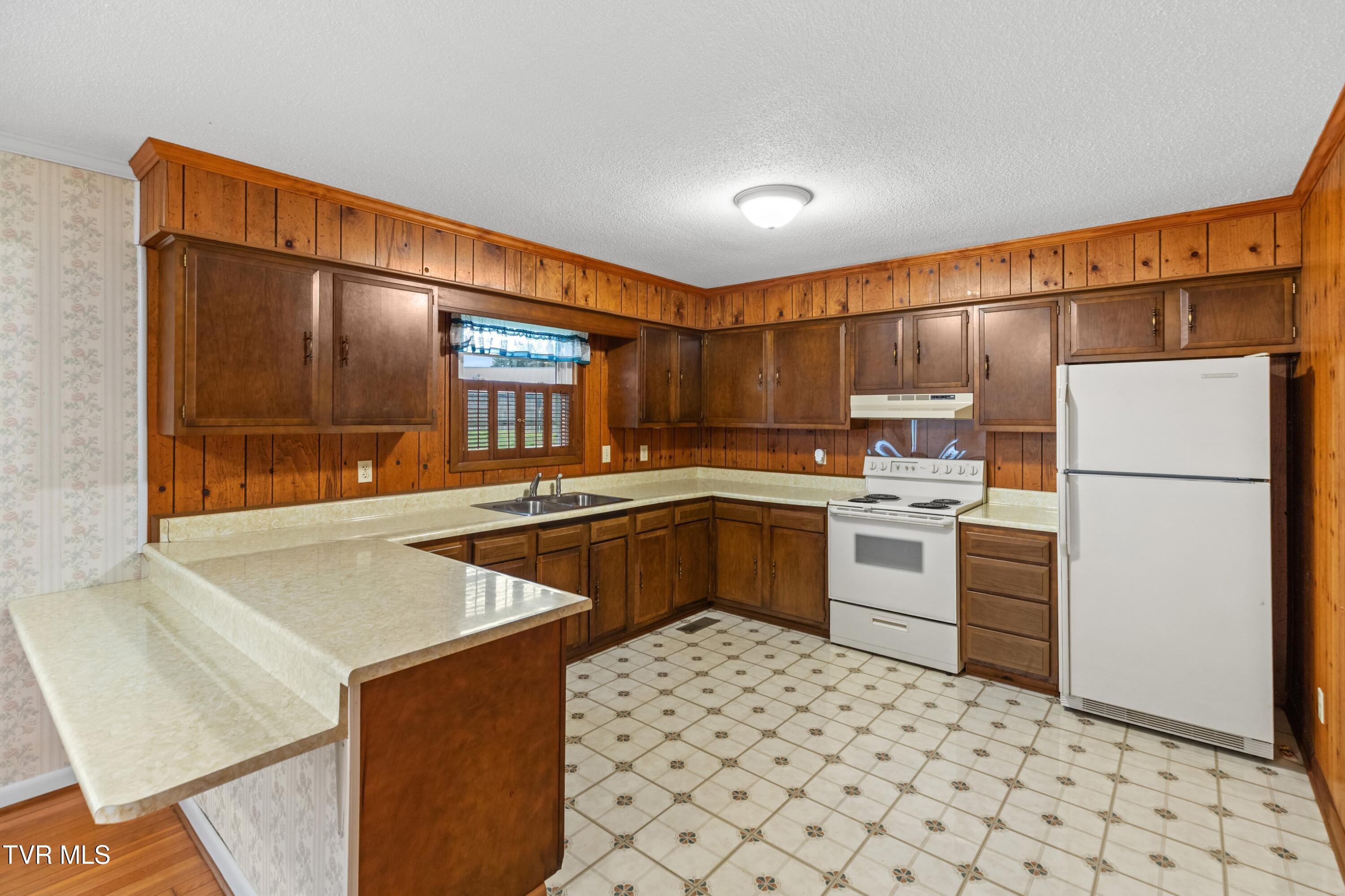 1515 Baileyton Road Greeneville, TN 37745 - Photo 9 of 31 009-1515BaileytonRoad-Greeneville-TN-377