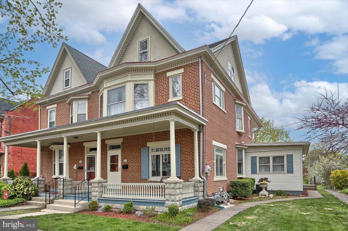 37 East Ridge Street Carlisle, PA 17013 - Photo 1 of 43 Gallery Image 1