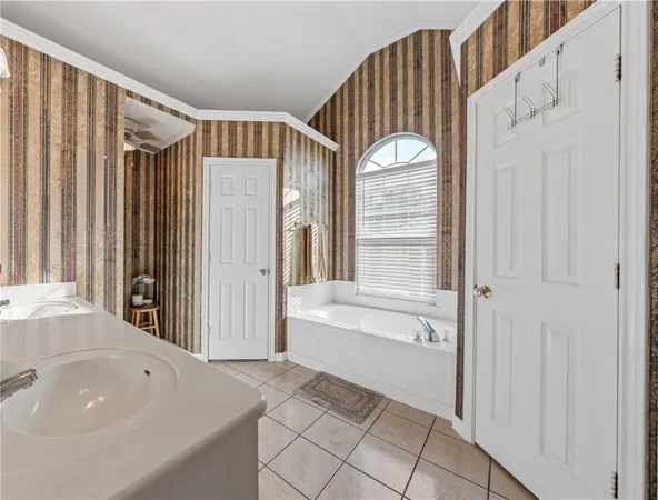 $350,000 | 216 Toluca Trail, Hewitt, TX 76643