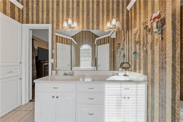 $350,000 | 216 Toluca Trail, Hewitt, TX 76643
