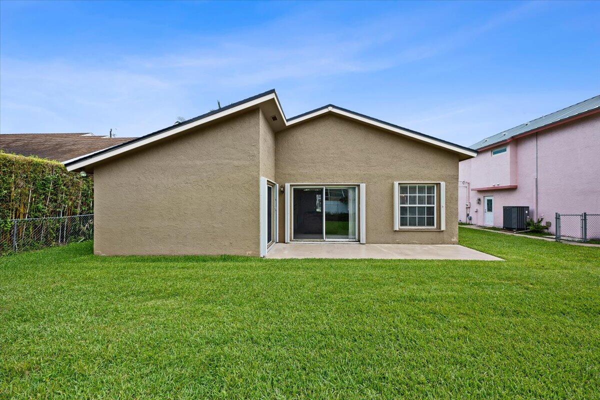 6397 Garrett Street Jupiter, FL 33458 - Photo 2 of 36 03-LUX_0855