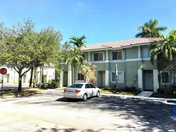 $2,700 | 183 Hidden Ct Road, Unit F33, Hollywood, FL 33023