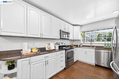 $1,325,000 | 6857 Penn Drive, Dublin, CA 94568