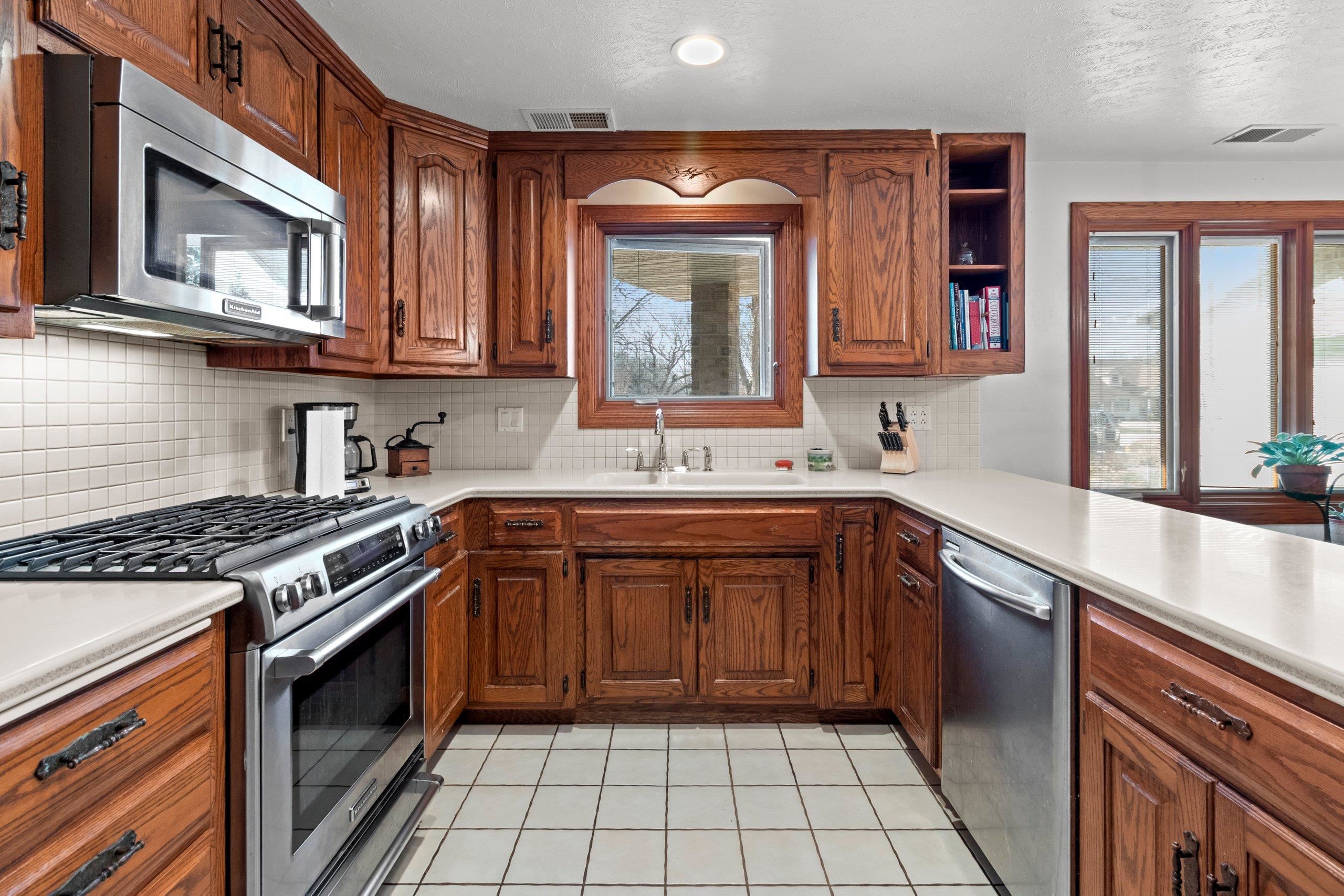 1543 Rustic Ridge Court Green Bay, WI 54311 - Photo 5 of 73