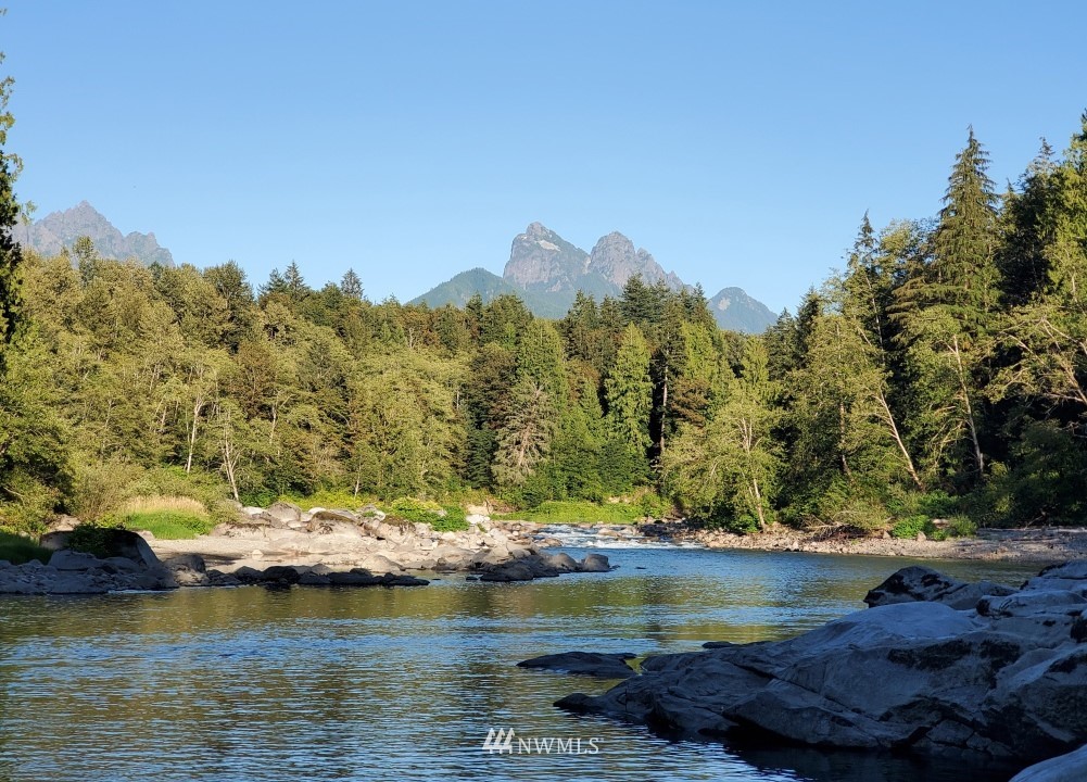 51607 South Riverside Road Gold Bar, WA 98251 - Photo 16 of 24 a view of a lake with a mountain