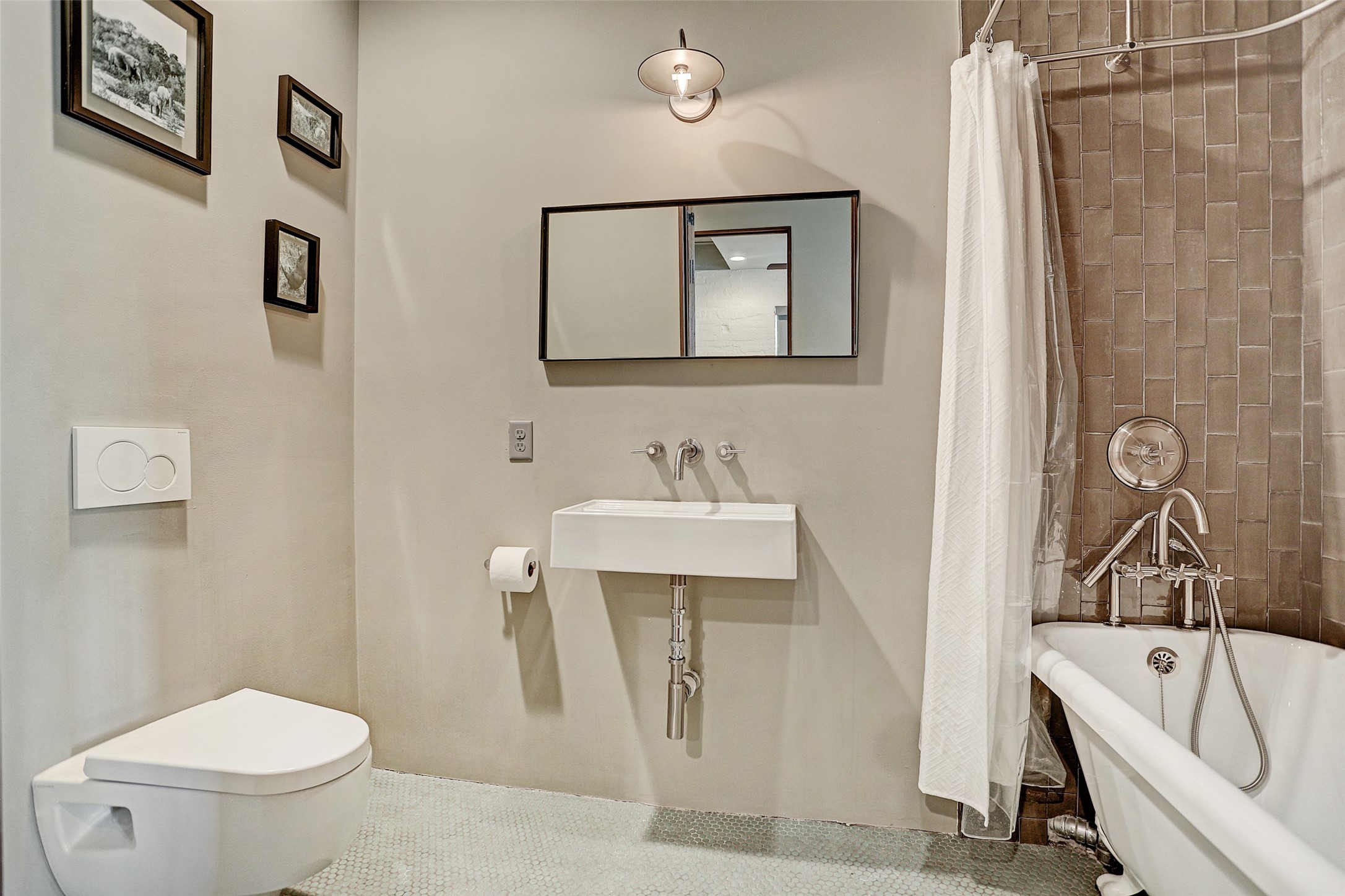 808 Coronado Street Houston, TX 77009 - Photo 44 of 50 Unit 2, shared full bathroom with pedestal sink and soaking tub/shower combo.