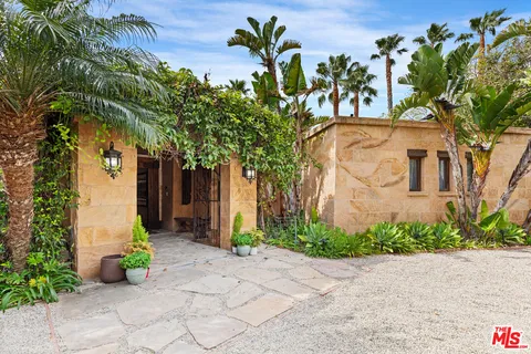 $3,995,000 | 27409 Pacific Coast Highway, Malibu, CA 90265