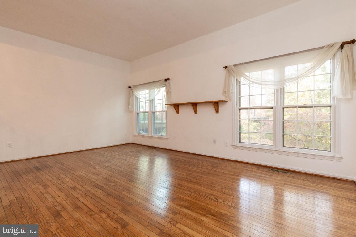 2147 Pond View Court Reston, VA 20191 - Photo 12 of 36 Gallery Image 12