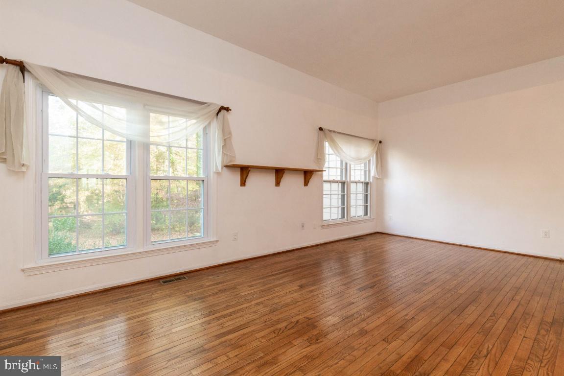 2147 Pond View Court Reston, VA 20191 - Photo 13 of 36 Gallery Image 13