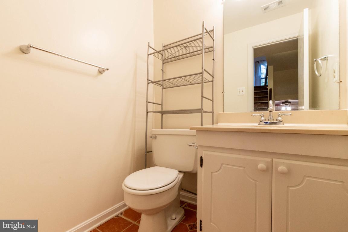 2147 Pond View Court Reston, VA 20191 - Photo 15 of 36 Gallery Image 15