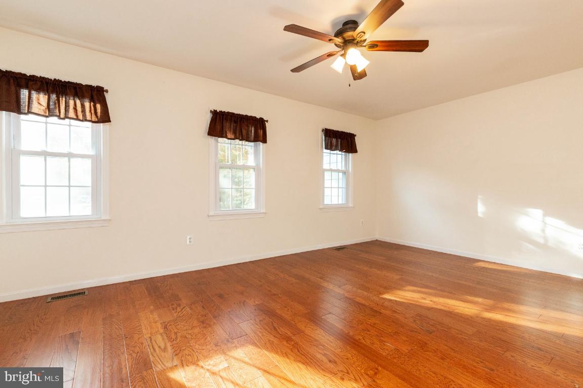 2147 Pond View Court Reston, VA 20191 - Photo 17 of 36 Gallery Image 17