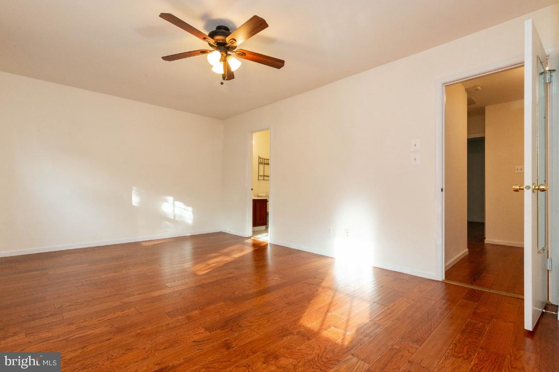 2147 Pond View Court Reston, VA 20191 - Photo 18 of 36 Gallery Image 18