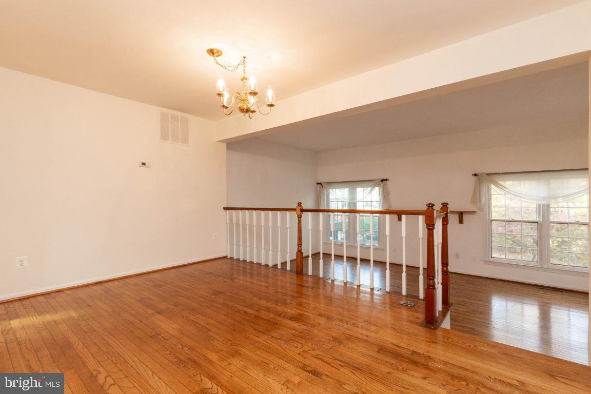 2147 Pond View Court Reston, VA 20191 - Photo 3 of 36 Gallery Image 3