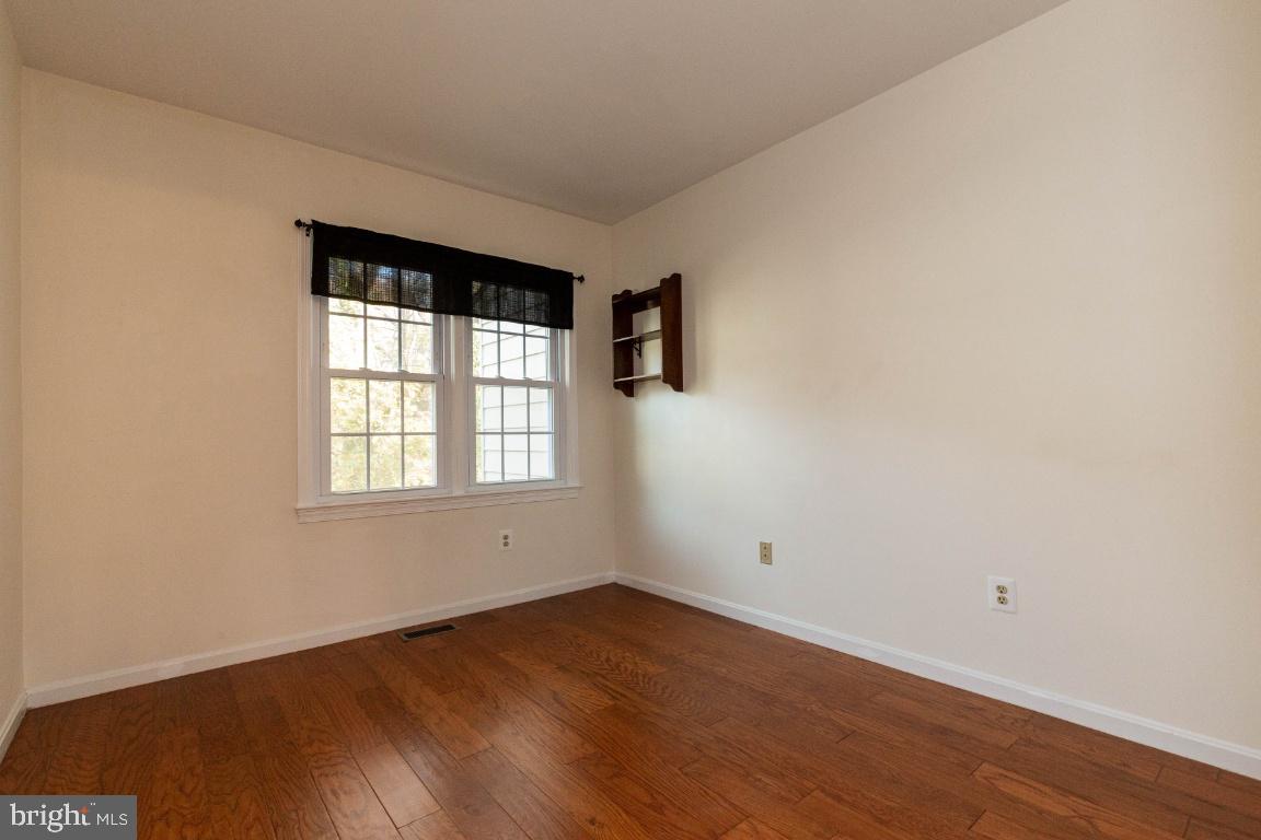 2147 Pond View Court Reston, VA 20191 - Photo 25 of 36 Gallery Image 25