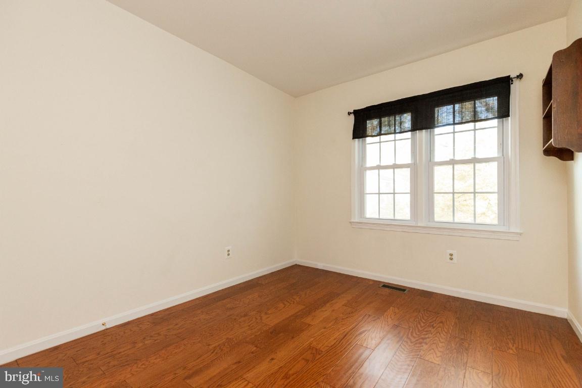 2147 Pond View Court Reston, VA 20191 - Photo 27 of 36 Gallery Image 27