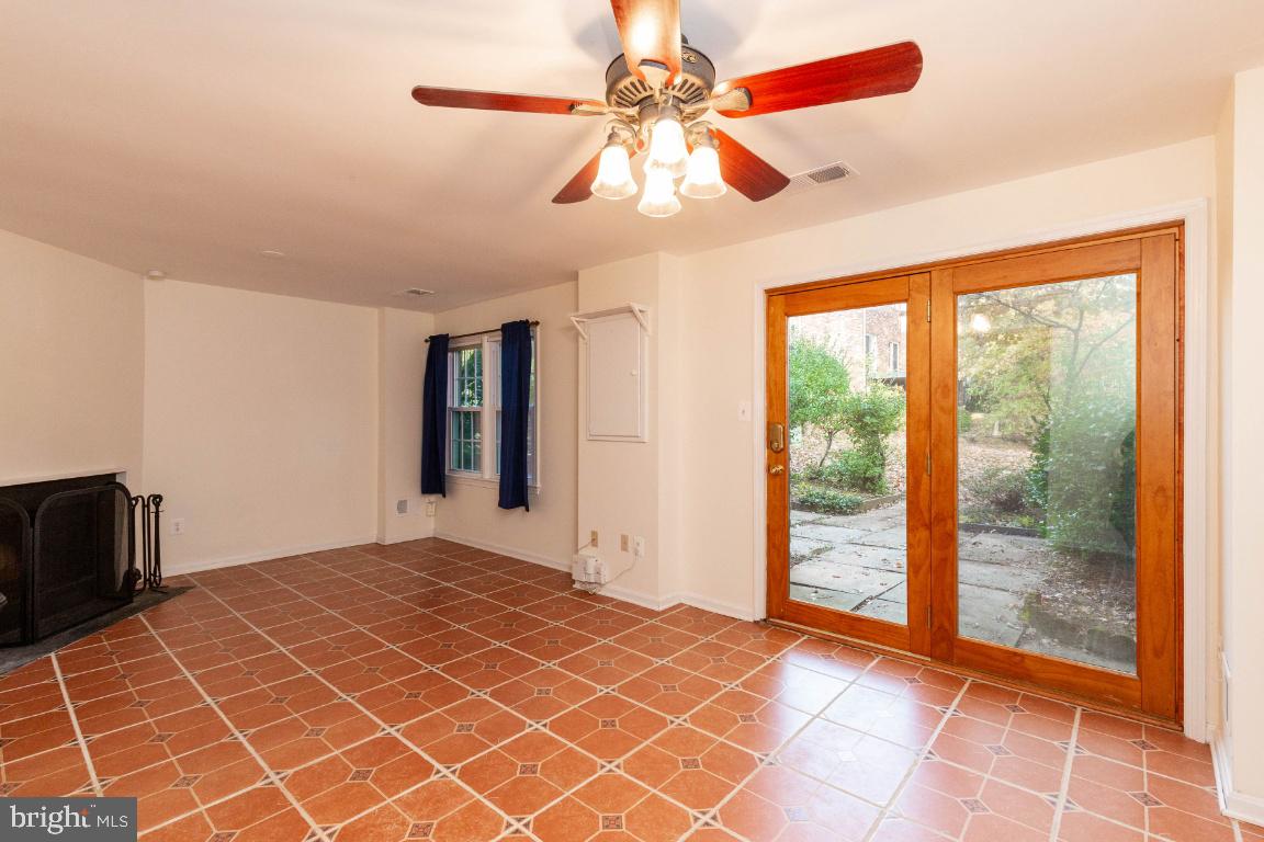 2147 Pond View Court Reston, VA 20191 - Photo 28 of 36 Gallery Image 28
