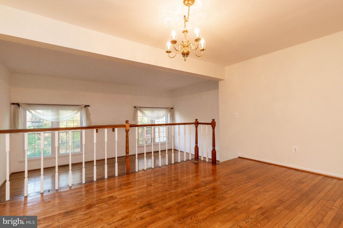 2147 Pond View Court Reston, VA 20191 - Photo 4 of 36 Gallery Image 4