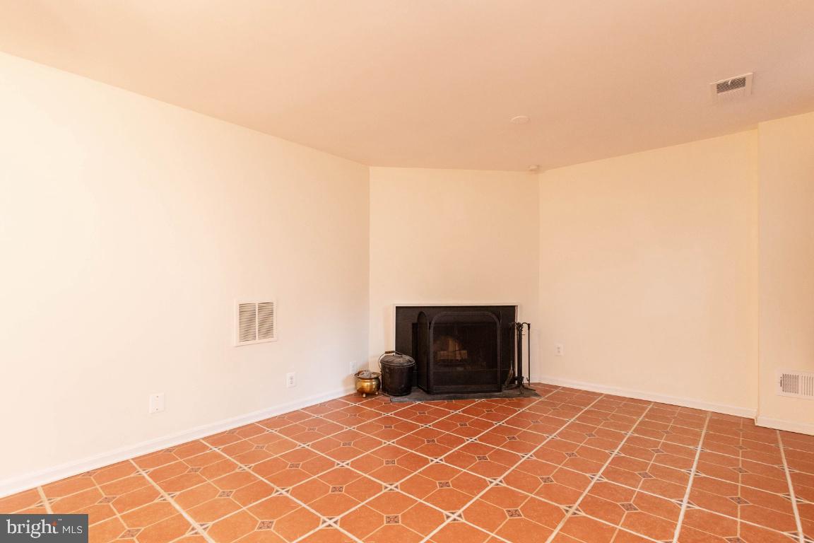 2147 Pond View Court Reston, VA 20191 - Photo 31 of 36 Gallery Image 31
