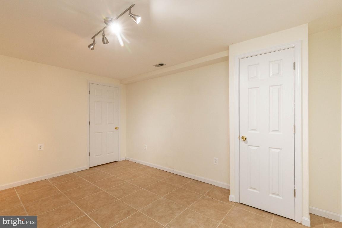 2147 Pond View Court Reston, VA 20191 - Photo 33 of 36 Gallery Image 33