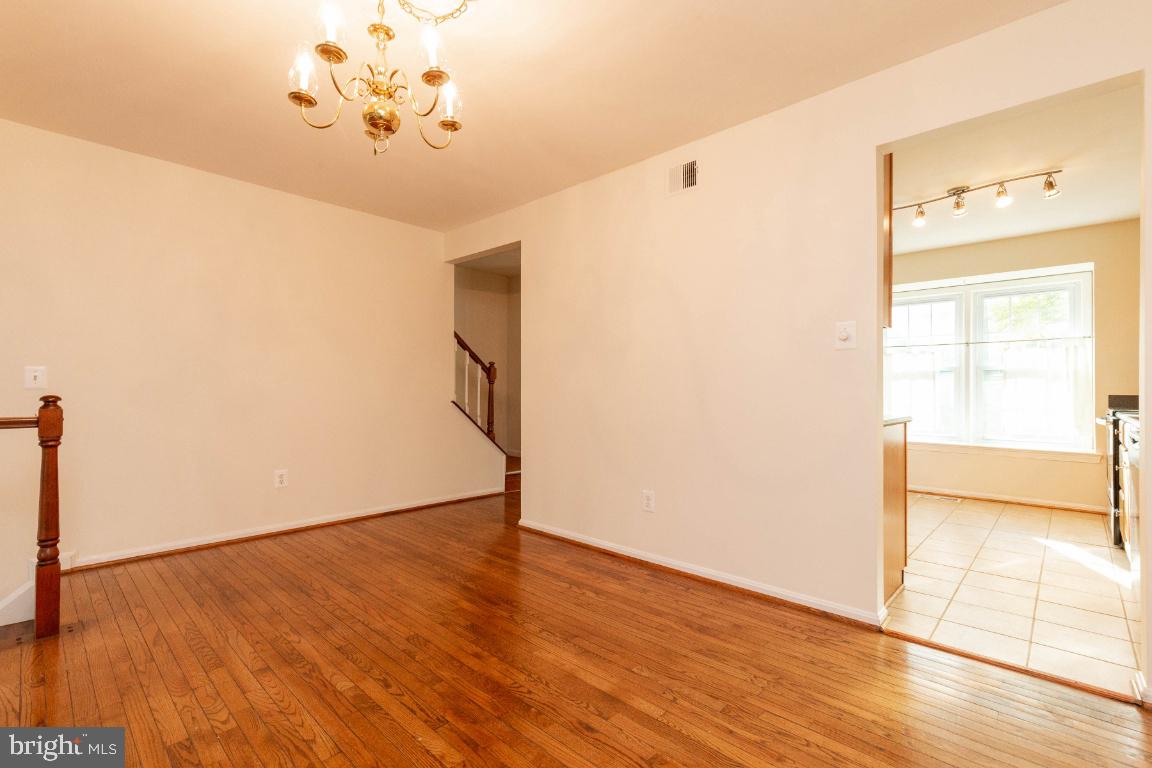 2147 Pond View Court Reston, VA 20191 - Photo 5 of 36 Gallery Image 5
