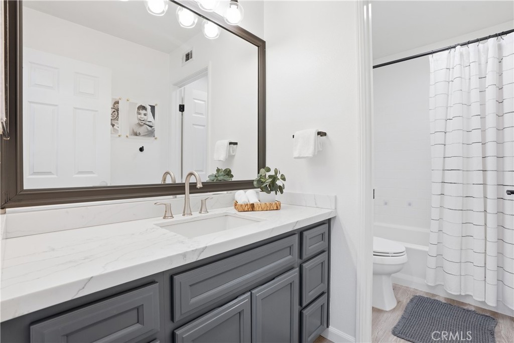 72 Sellas Road North Ladera Ranch, CA 92694 - Photo 21 of 59 Secondary bathroom