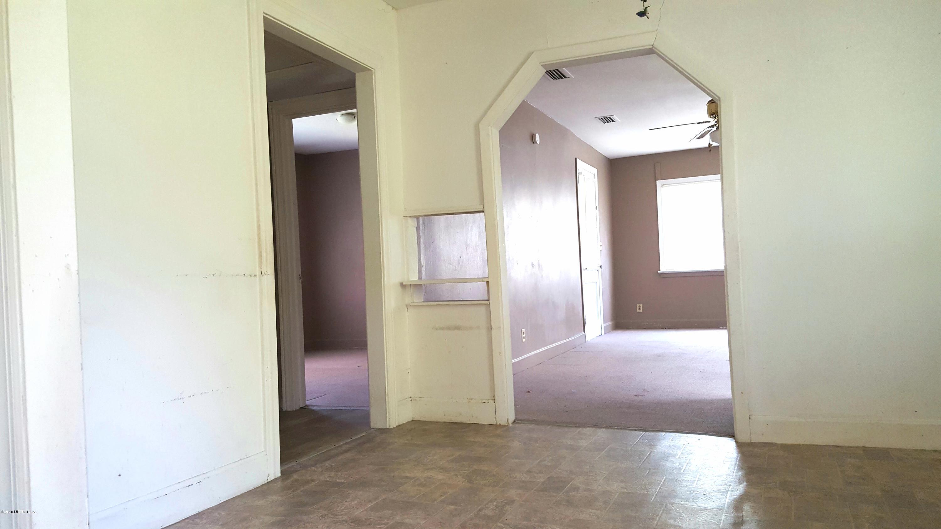 243 Kirk Road Jacksonville, FL 32218 - Photo 5 of 22 Eat In Kitchen Space