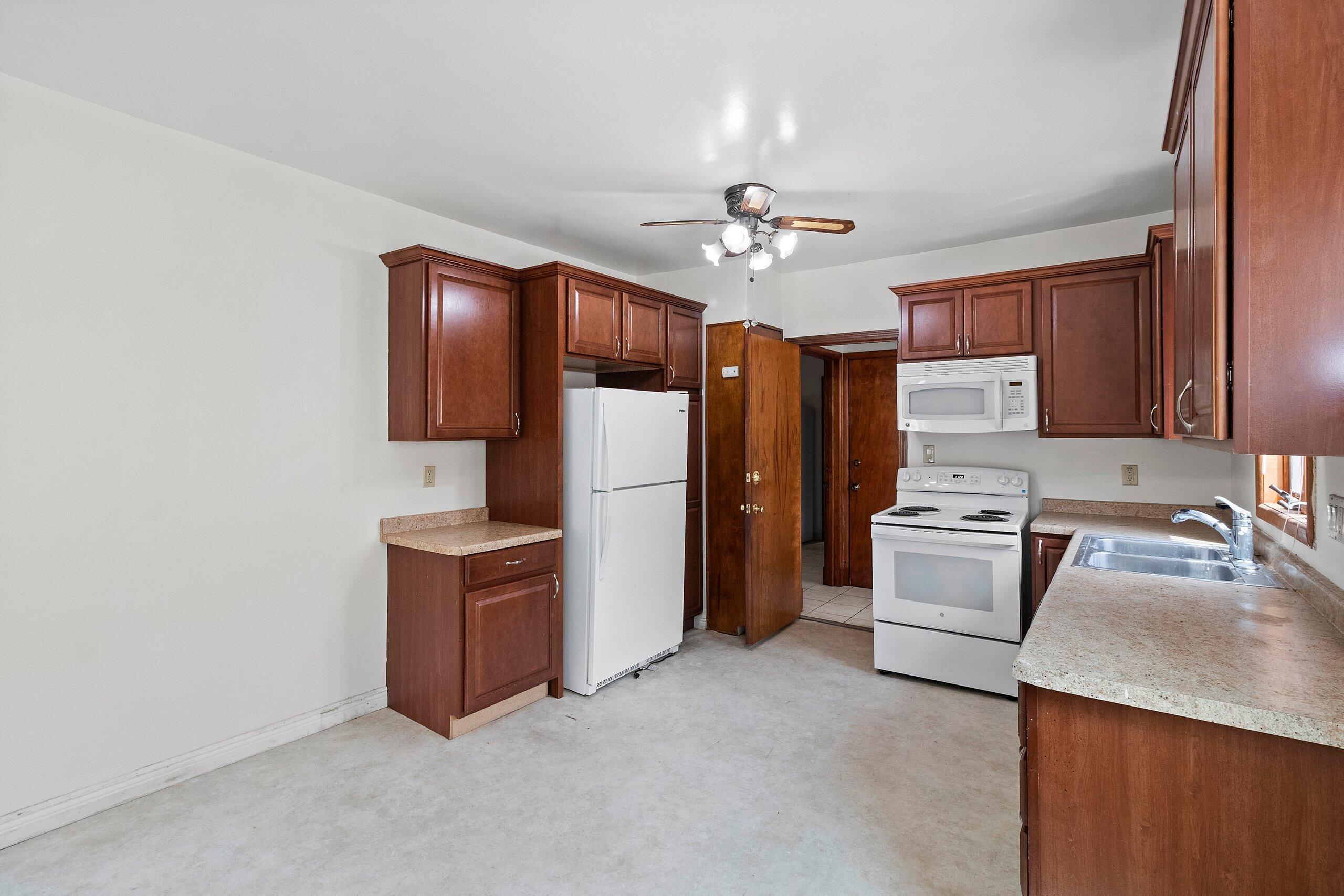 2014 13th Street Two Rivers, WI 54241 - Photo 30 of 53 046-201413thStreet-TwoRivers-WI-54241-SM