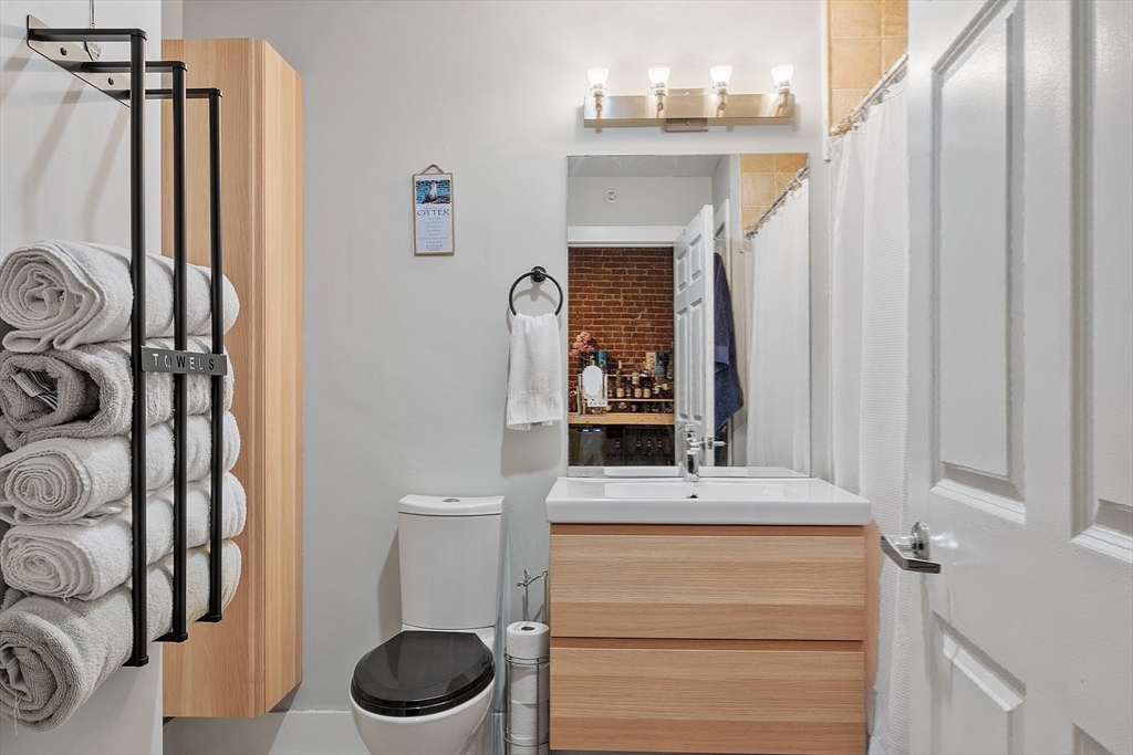 172 Middle Street, Unit 105 Lowell, MA 01852 - Photo 18 of 41