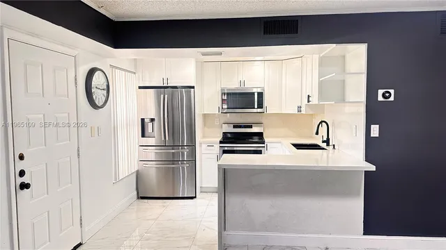 $2,200 | 1086 North Hiatus Road, Unit 1086, Pembroke Pines, FL 33026