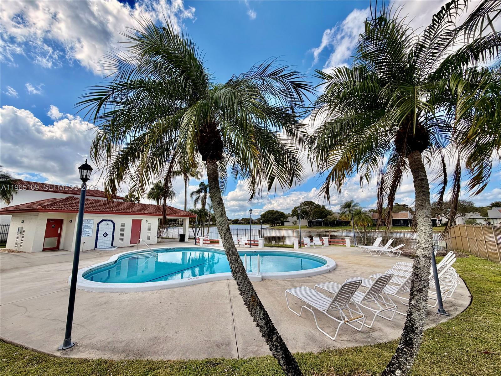 1086 North Hiatus Road, Unit 1086 Pembroke Pines, FL 33026 - Photo 4 of 23