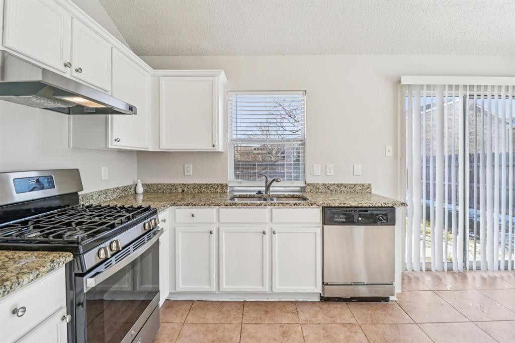 4701 Sea Ridge Drive Fort Worth, TX 76133 - Photo 11 of 35