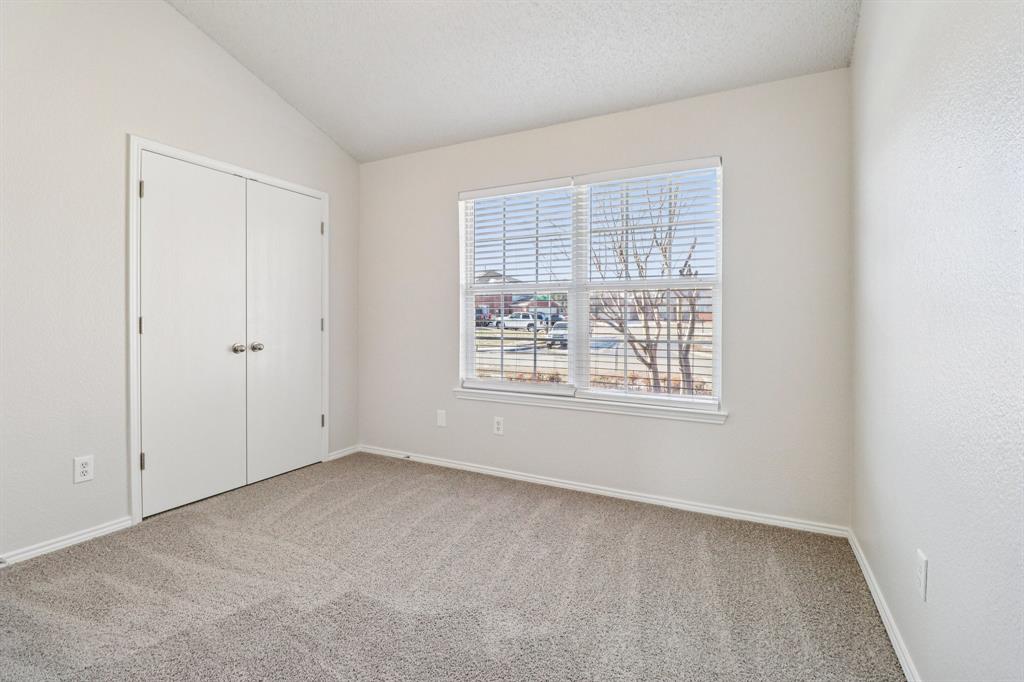 4701 Sea Ridge Drive Fort Worth, TX 76133 - Photo 12 of 35