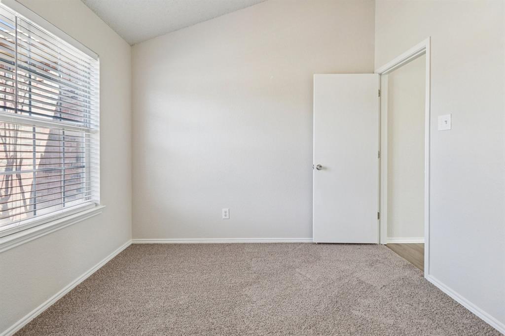 4701 Sea Ridge Drive Fort Worth, TX 76133 - Photo 14 of 35