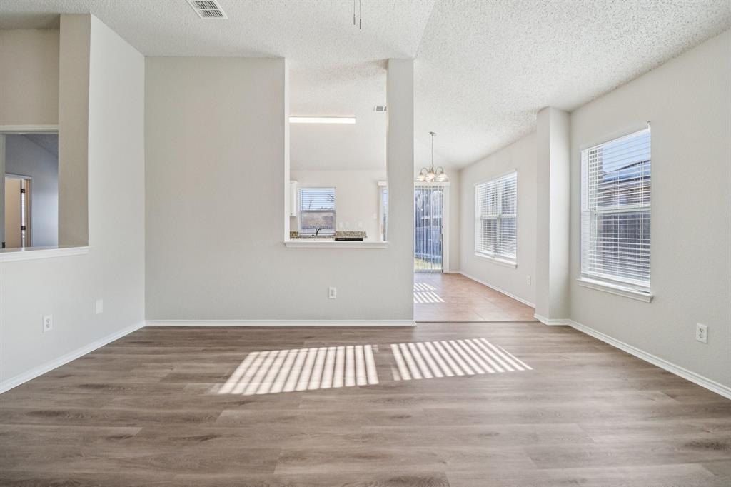 4701 Sea Ridge Drive Fort Worth, TX 76133 - Photo 3 of 35