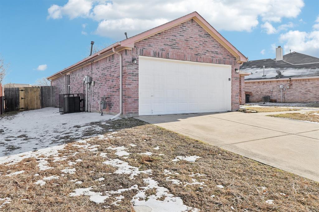 4701 Sea Ridge Drive Fort Worth, TX 76133 - Photo 33 of 35