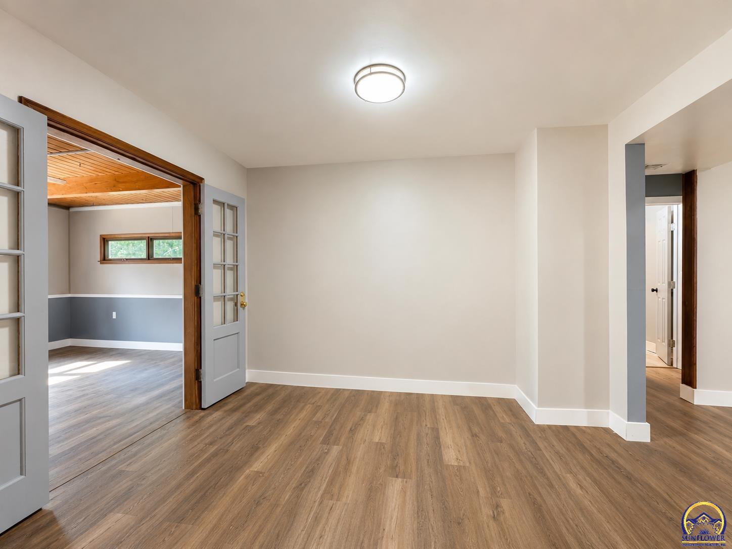 2226 Southwest Burnett Road Topeka, KS 66614 - Photo 12 of 32