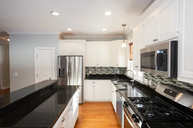 $4,500 | 4 Cyrus Way, Unit 4, Northborough, MA 01532