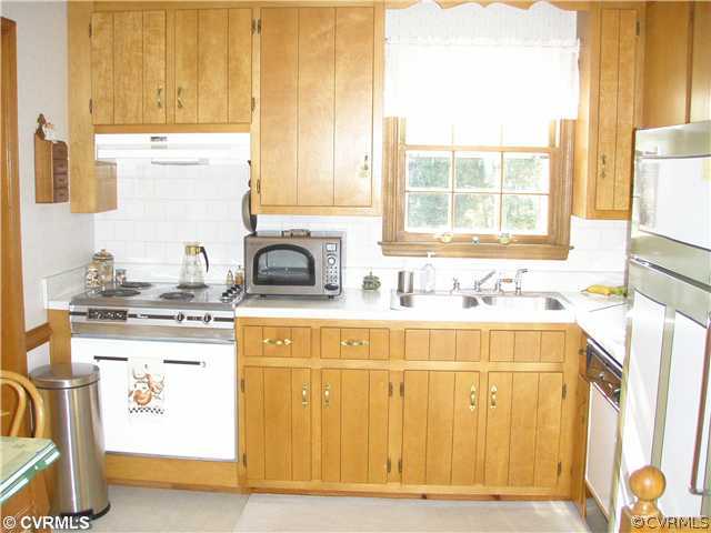 10441 West Providence Road Chesterfield, VA 23236 - Photo 7 of 12 Kitchen