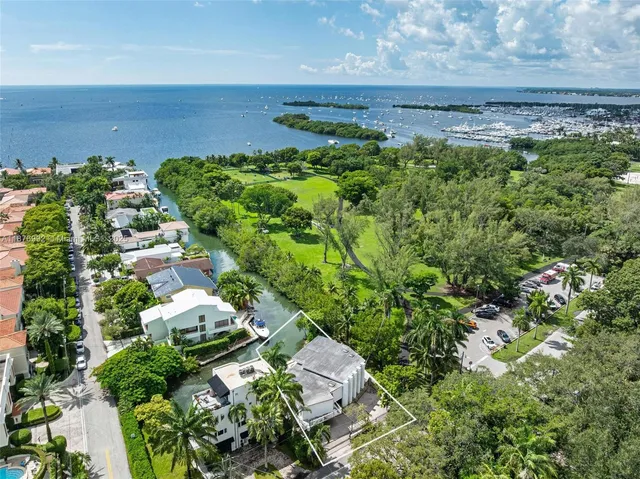 a picture of street view with outdoor space