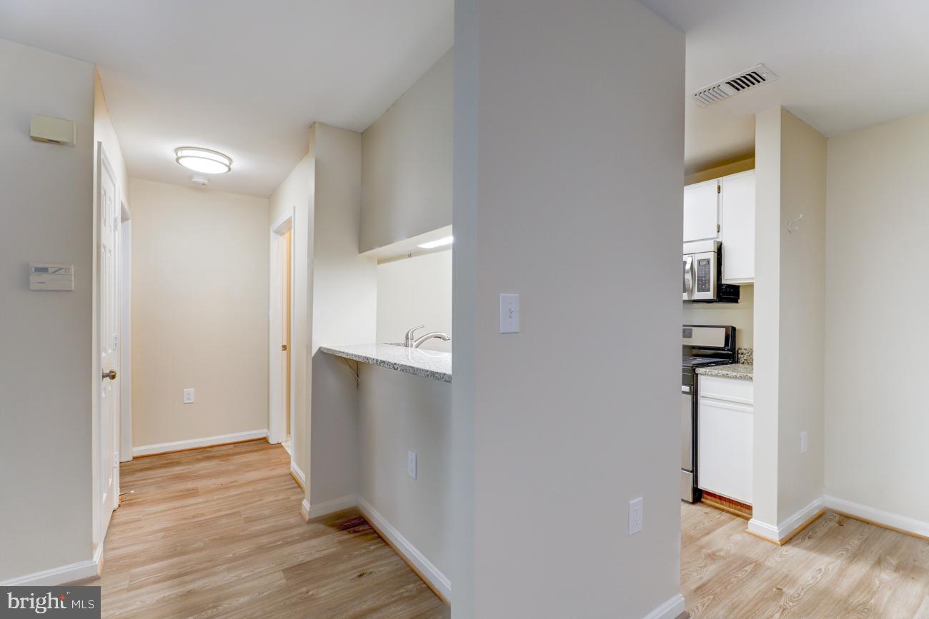 20977 Timber Ridge Terrace, Unit 101 Ashburn, VA 20147 - Photo 15 of 16 Gallery Image 15