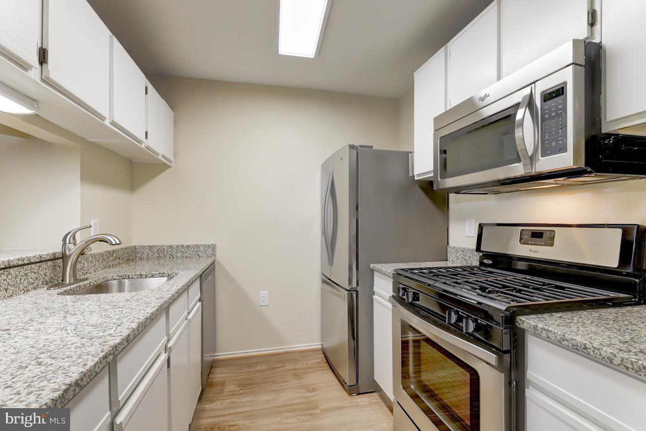 20977 Timber Ridge Terrace, Unit 101 Ashburn, VA 20147 - Photo 4 of 16 Gallery Image 4