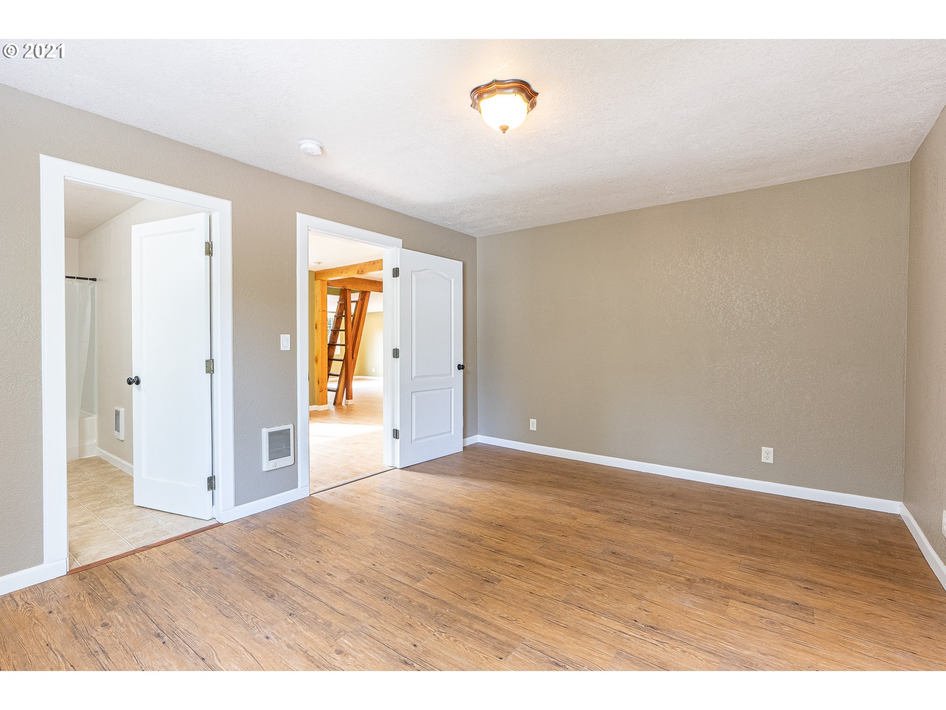 90491 Poodle Creek Road Noti, OR 97461 - Photo 8 of 32 Gallery Image 8