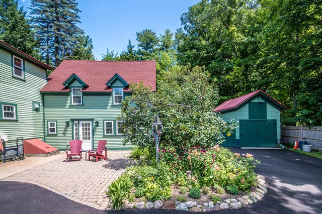 $1,100,000 | 207 Seavey Street, Conway, NH 03860