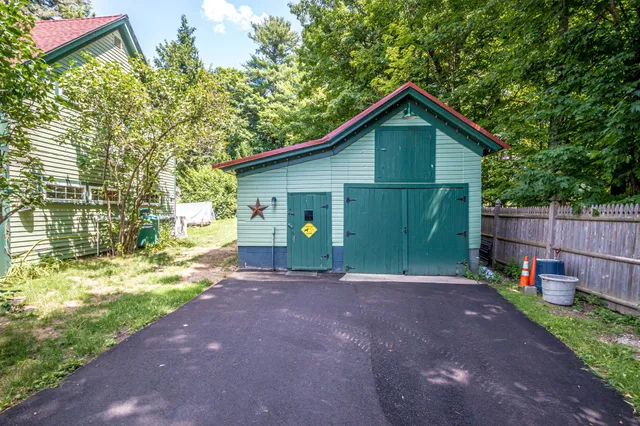 $1,100,000 | 207 Seavey Street, Conway, NH 03860